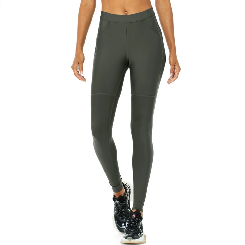 ALO YOGA Highwaist Airlift Utility Legging, Dark Cactus